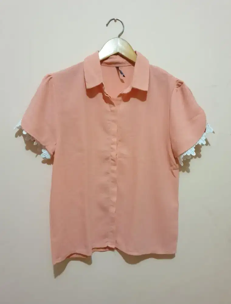 Kemeja Peach Renda Lucu