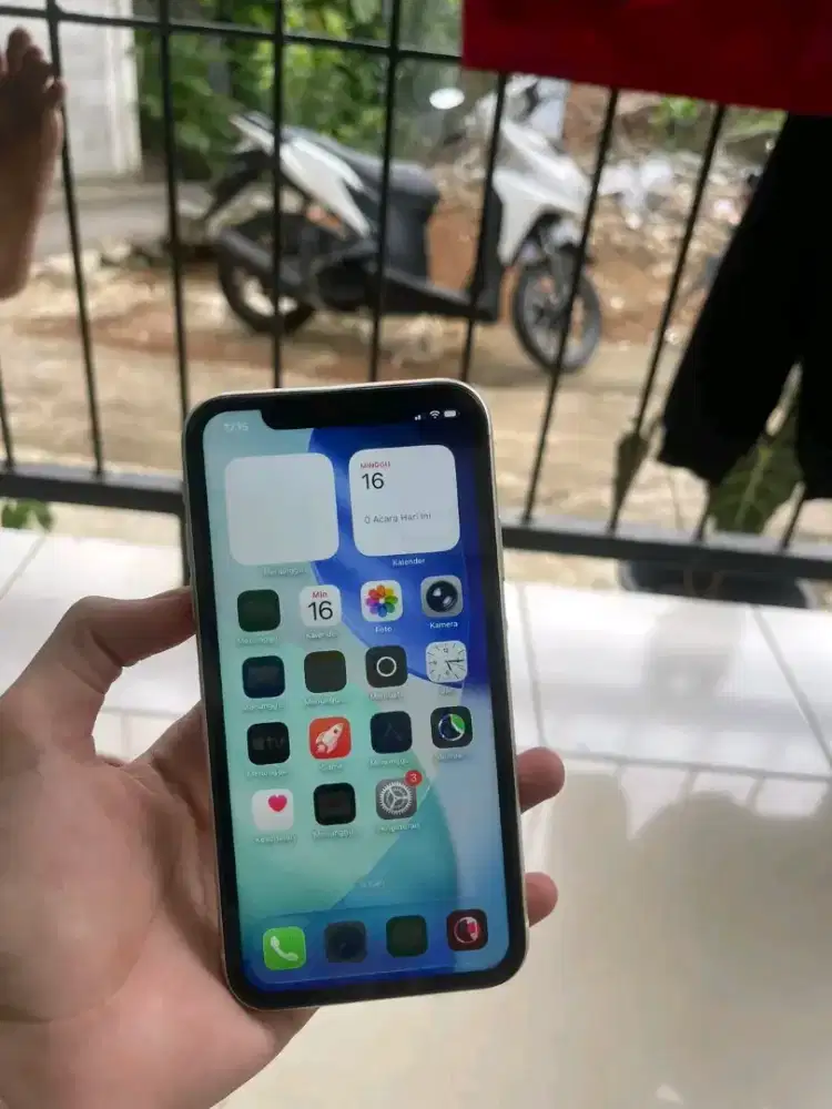 Jual hp iPhone 11