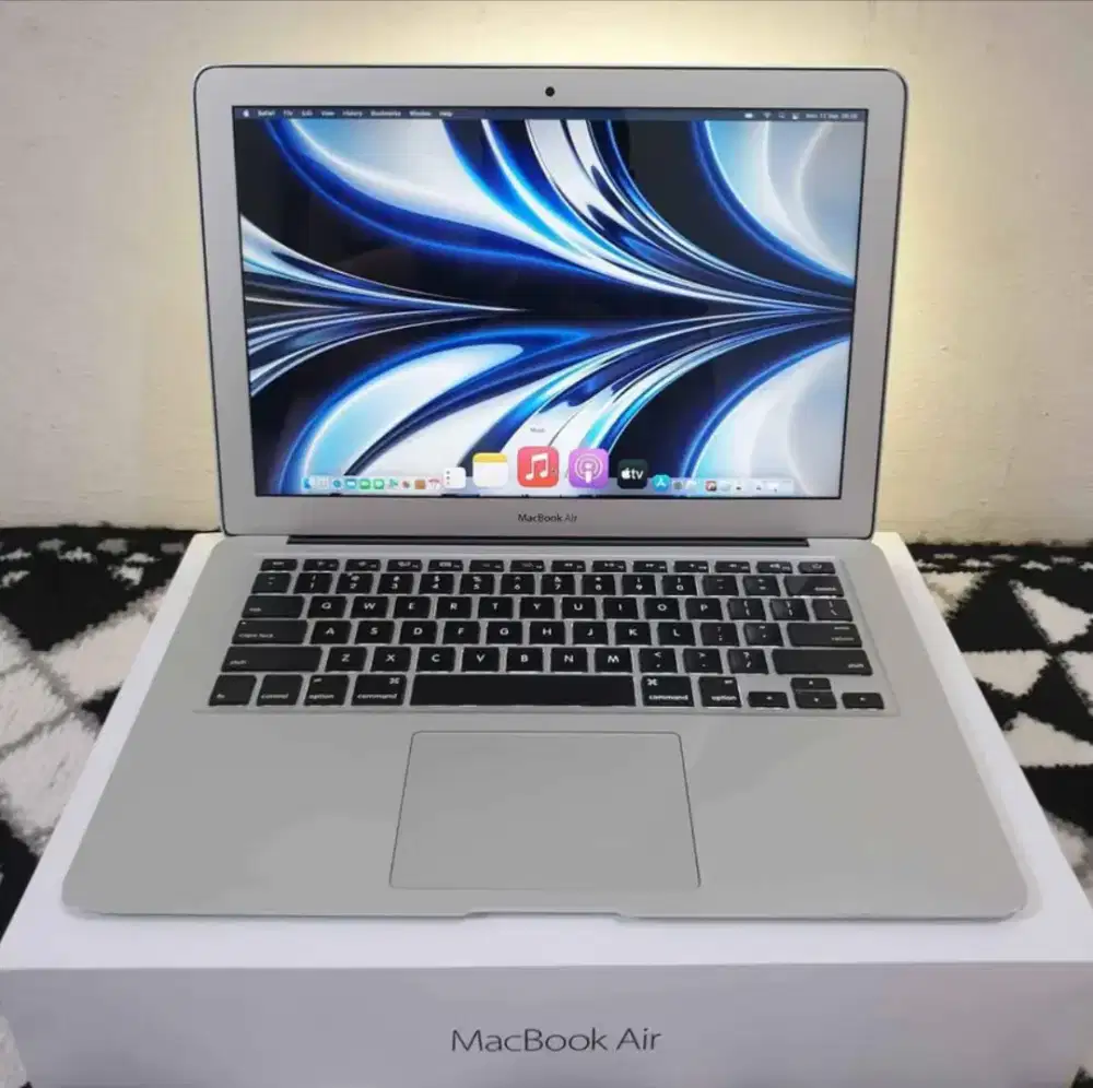 Apple MacBook Air 13 inch 2015 SSD 128 Fullset like New perfect