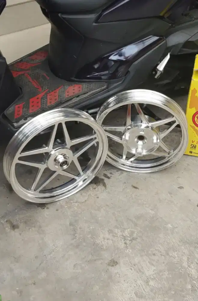 Di jual velg bintang kondisi masih bagus