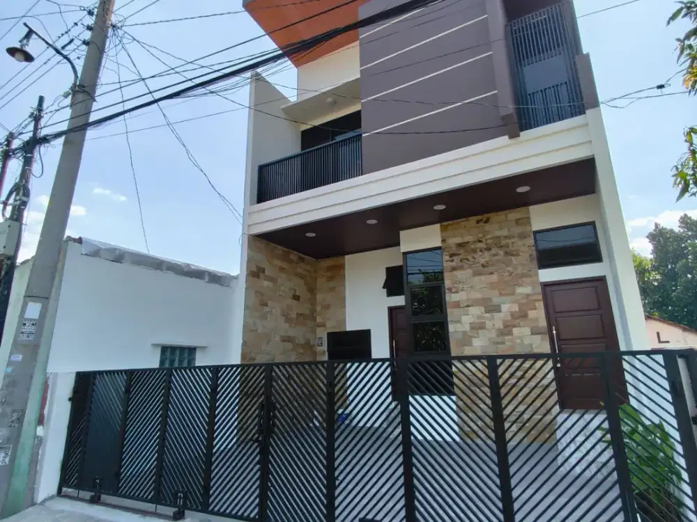 JUAL RUMAH 2 LANTAI 5 MENIT KE KAMPUS UGM JOGJA