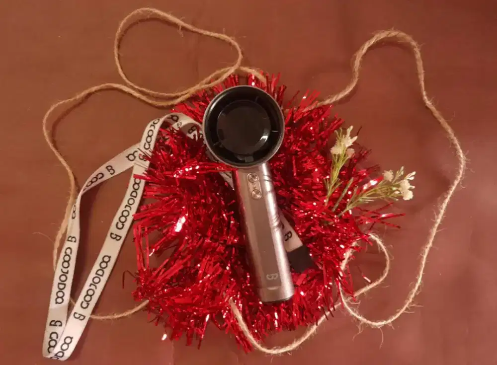 Portable Mini Fan – Stylish, Ringan, dan Super Praktis