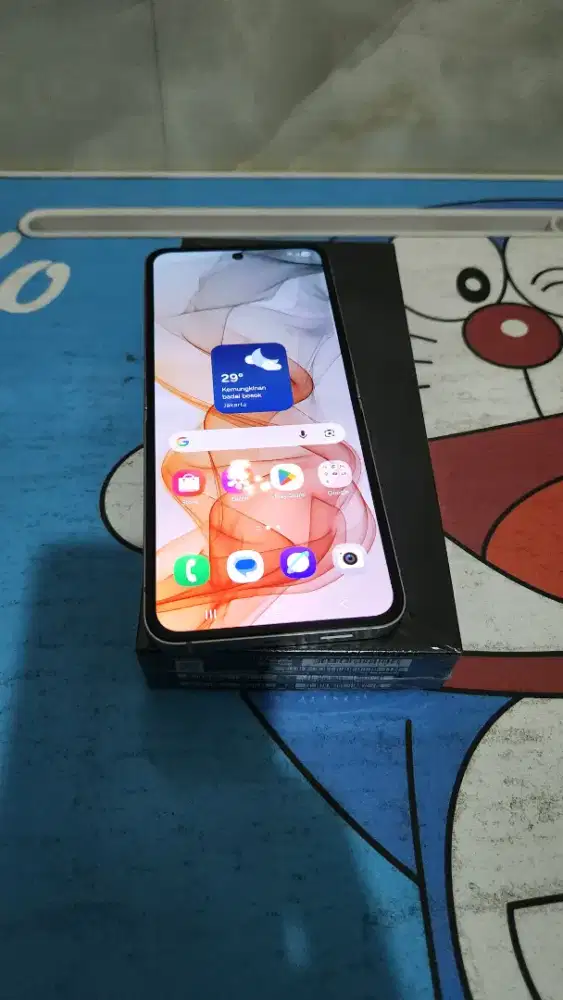 Samaung Z Flip 6 256GB Silver Shadow Mulus 99% Like New