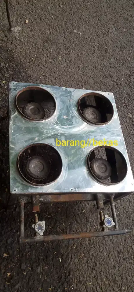 Kompor gas 4 tungku