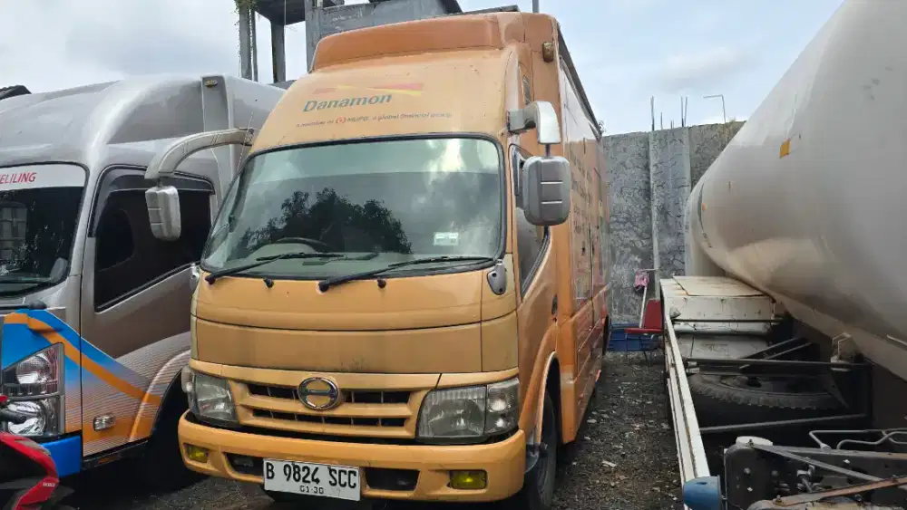 Hino Dutro Engkel Long Campervan - Motorhome