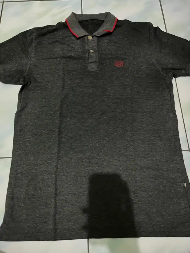 Kaos Polo Pria
Ukuran L