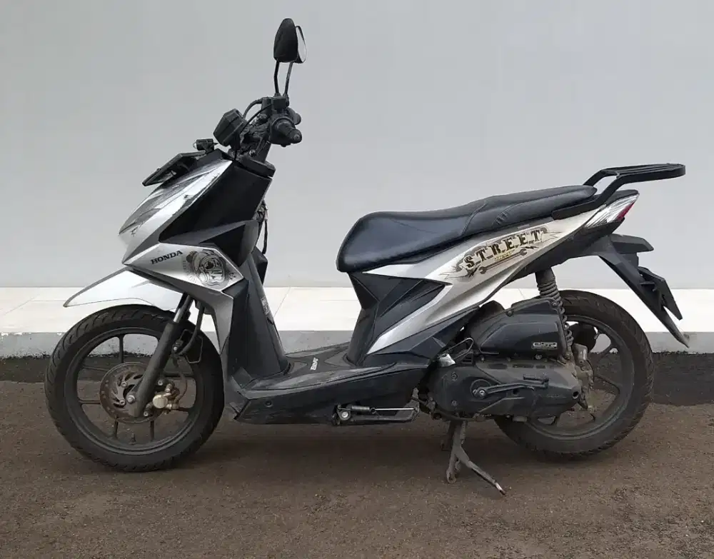 Honda beat street silver tahun 2023