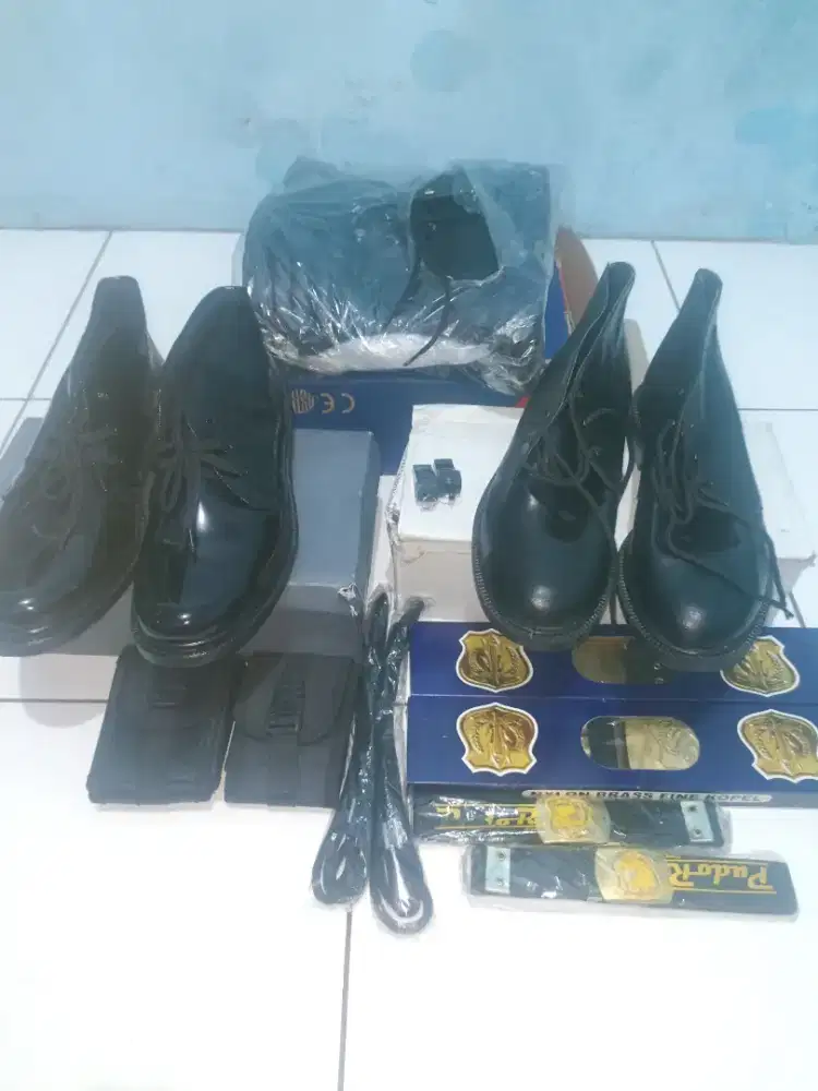 Dijual Sepatu satpam PDH/PDL (uk. 44) dan aksesoris satpam lainnya