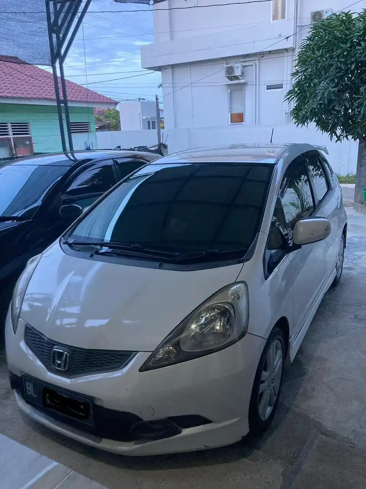 Mobil Honda Jazz 2010 (RS ,manual)