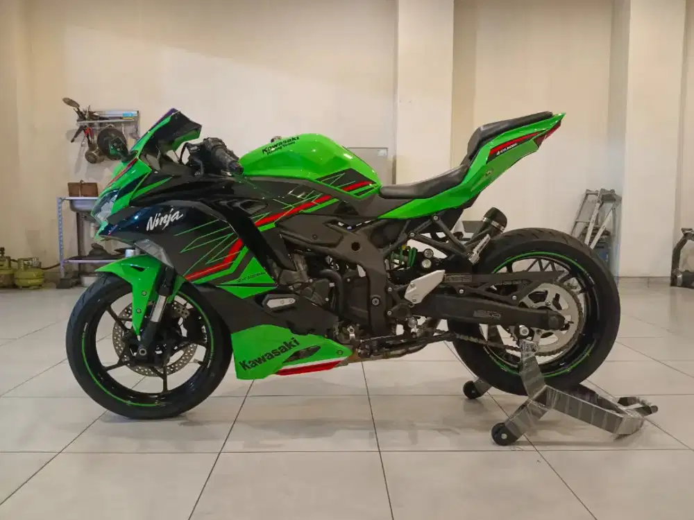 ZX25 RR 2024 LIKE NEW ODO 400 perak