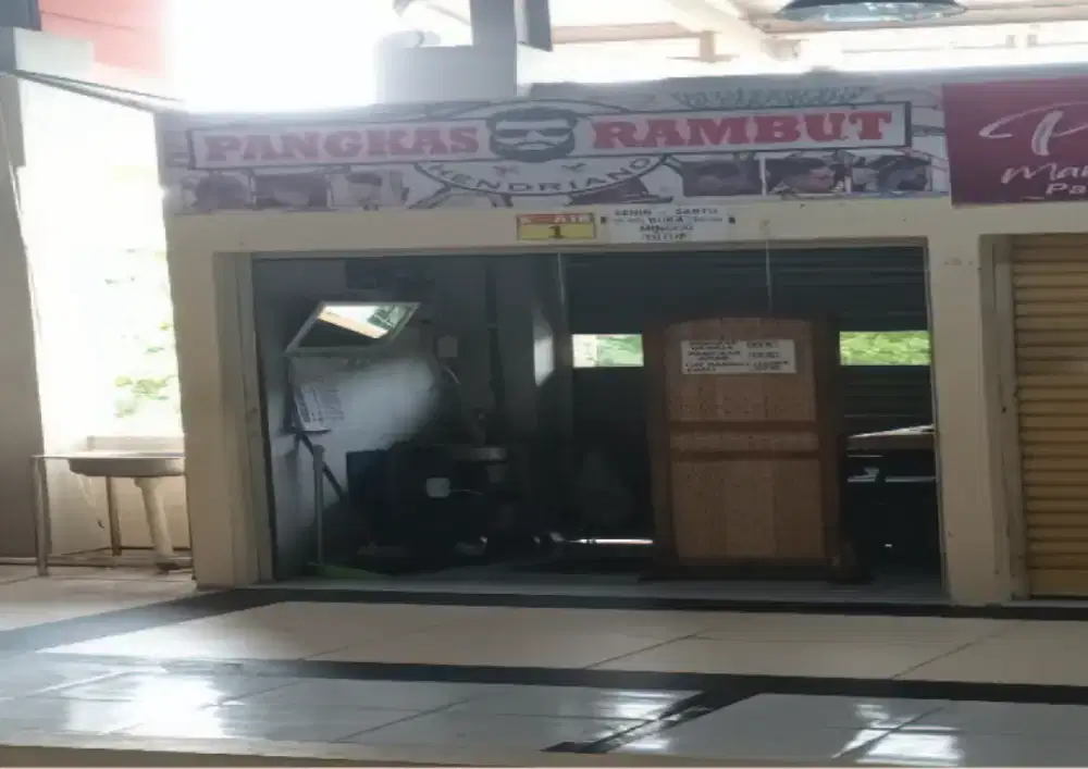 Dicari tukang pangkas rambut