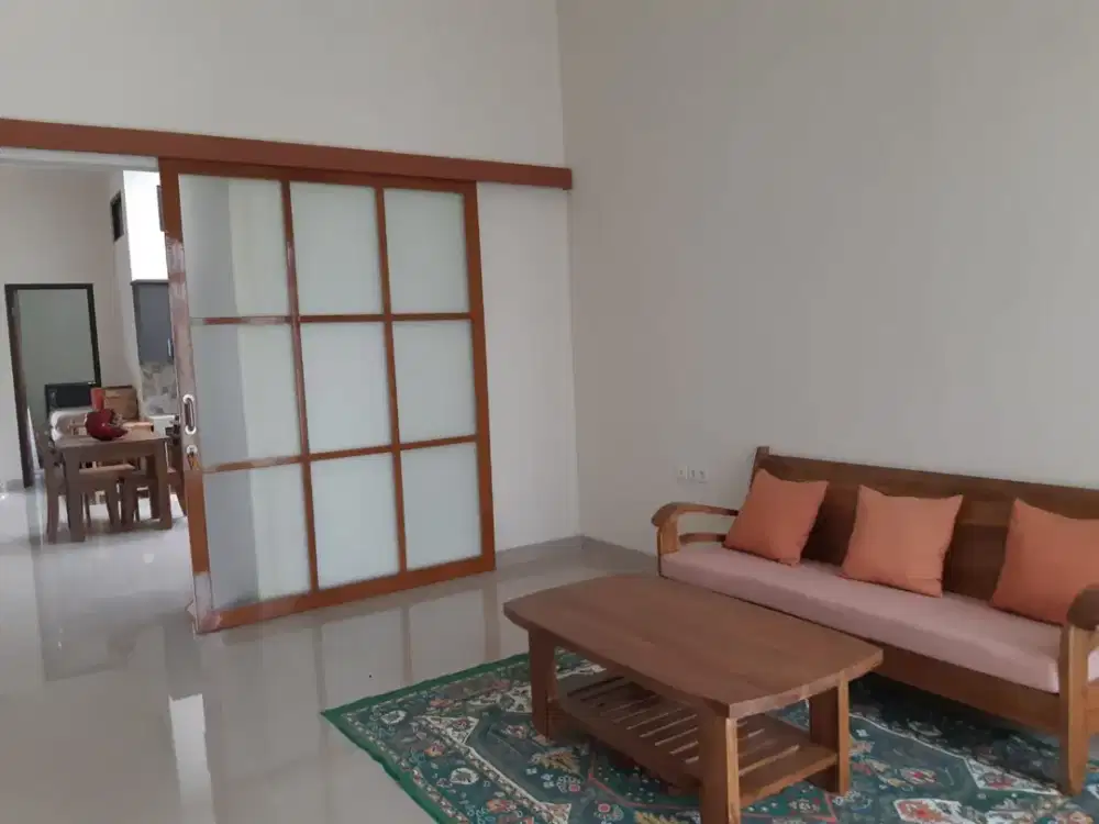 Disewakan Rumah Cluster Beverly Lippo Cikarang BC32PH