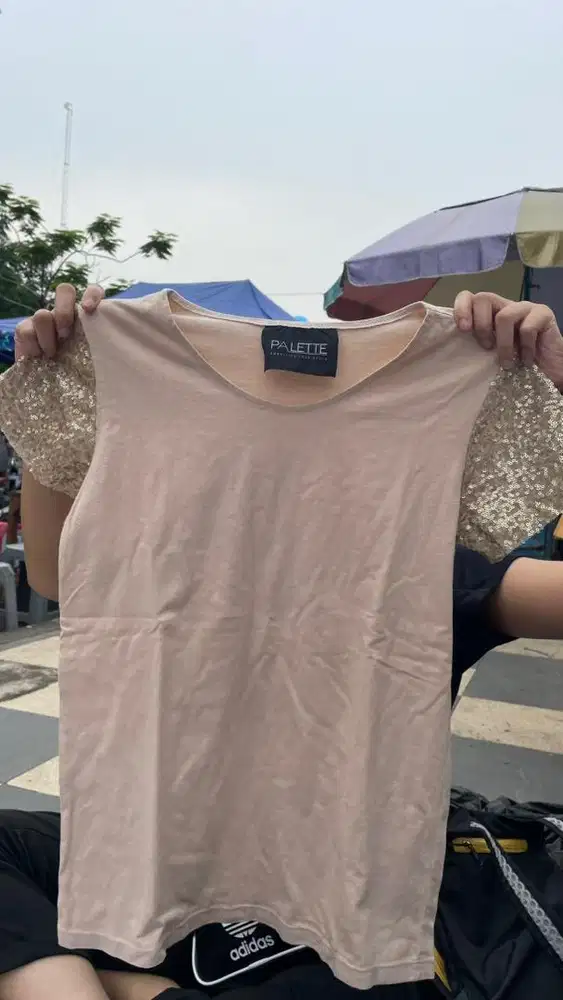 Baju Pakaian Wanita Bekas Premium Thrifting