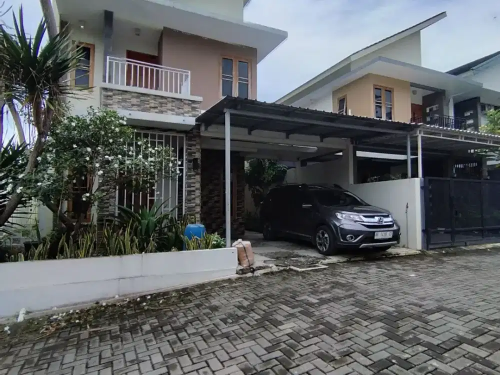 Jual BU Homestay aktif Murah Utara Stadion Maguwoharjo jogja, 4 Kamar SHM