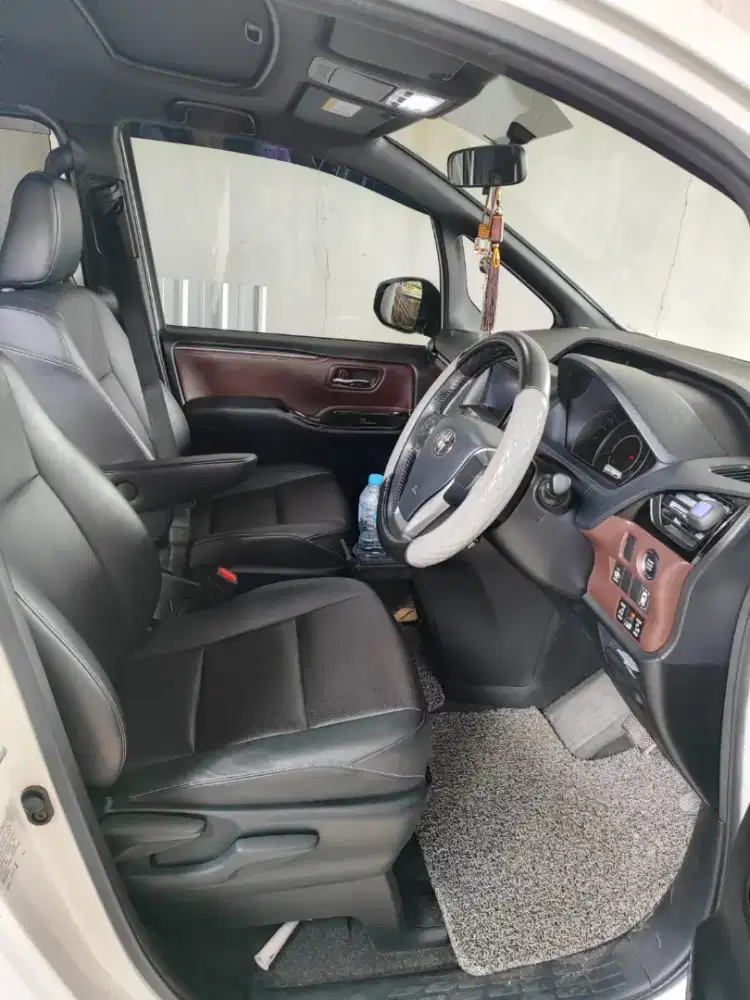 Jual Toyota Voxy 2.0 Automatic