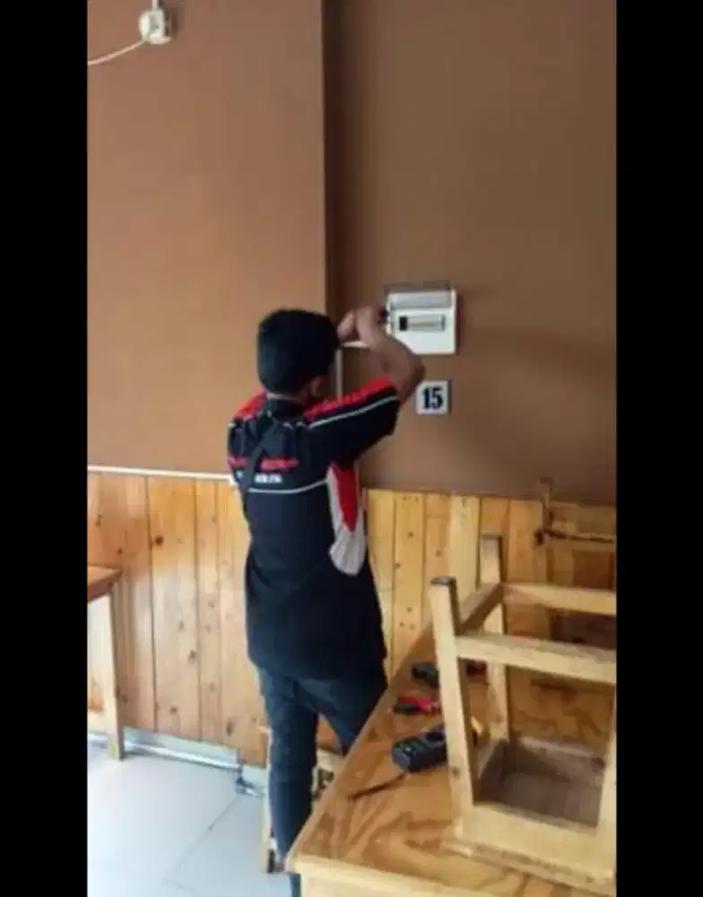 Tukang listrik panggilan