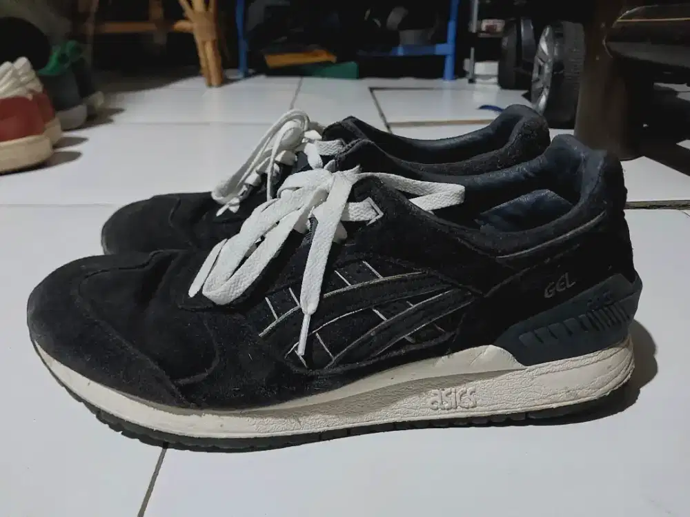 Sepatu Asics Second