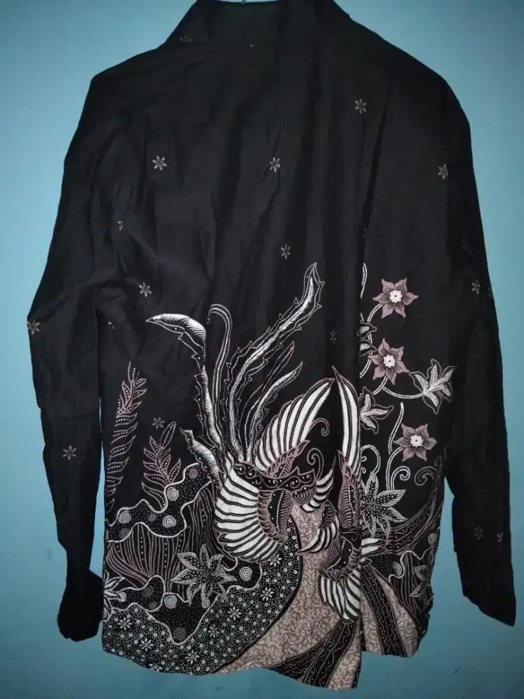 Sweater, kemeja bathik, celana, baju