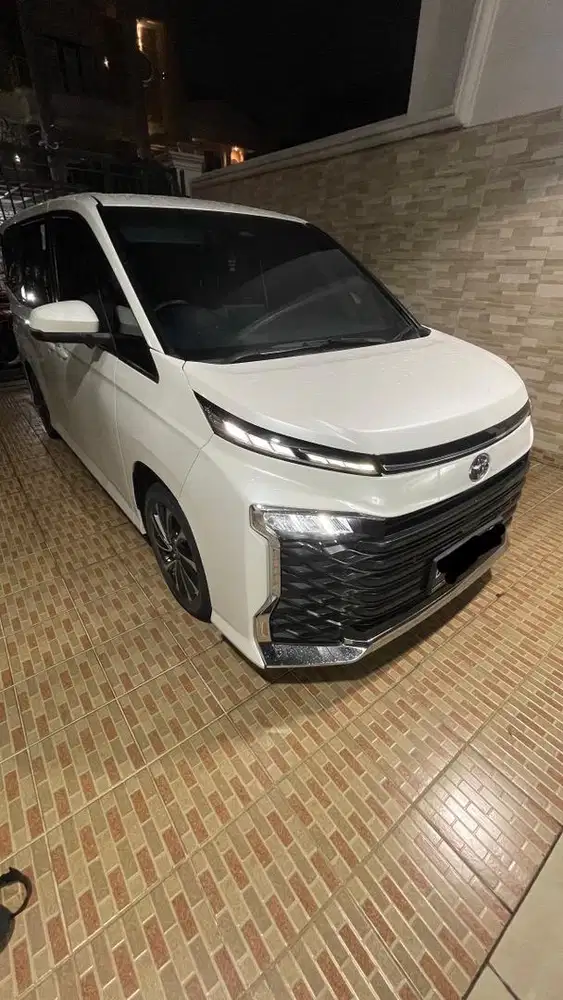 Toyota Voxy 2.0 CVT TSS AT PUTIH PRIBADI