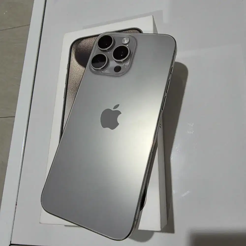 iPhone 15 Pro Max Natural Titanium 256GB Resmi Fullset Like New