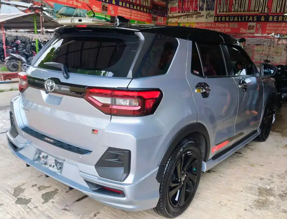 Toyota Raize GR two tone 1.0 AT Turbo