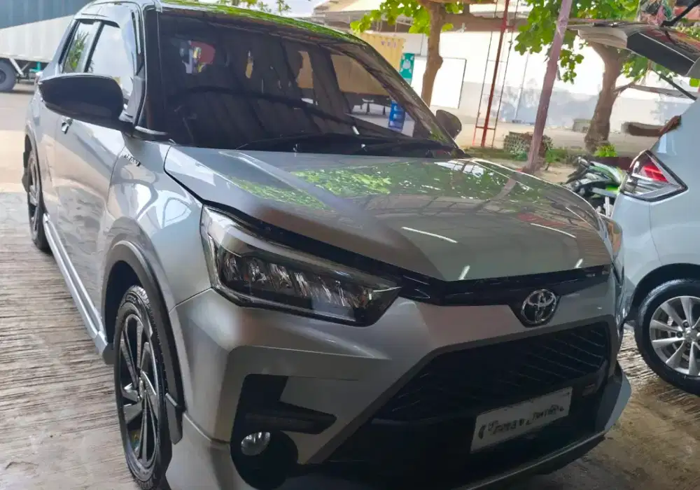 Toyota Raize GR two tone 1.0 AT Turbo