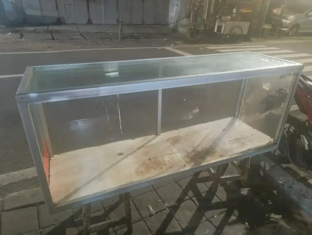 etalase warung brkas