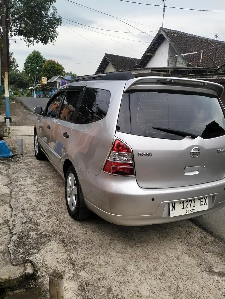 Nissan Grand livina 2010 Bensin