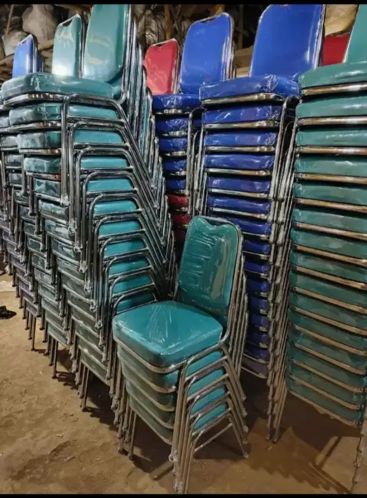 Kursi susun model Futura