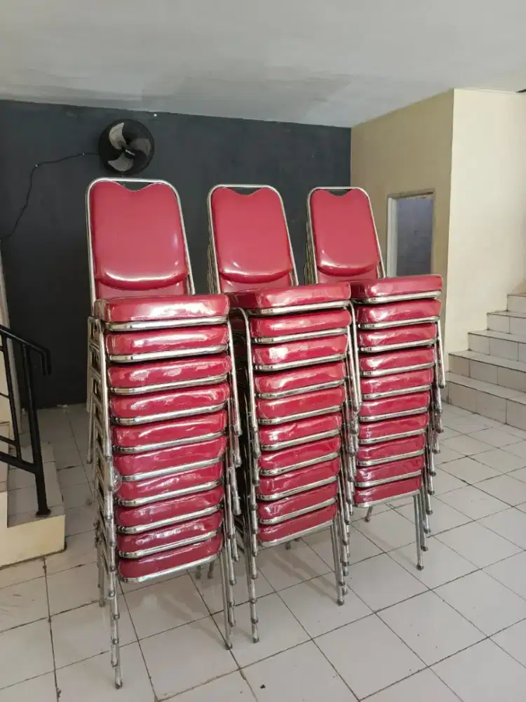 Kursi susun model Futura