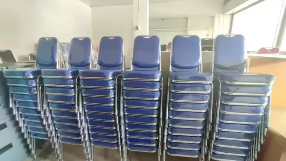 Kursi susun model Futura