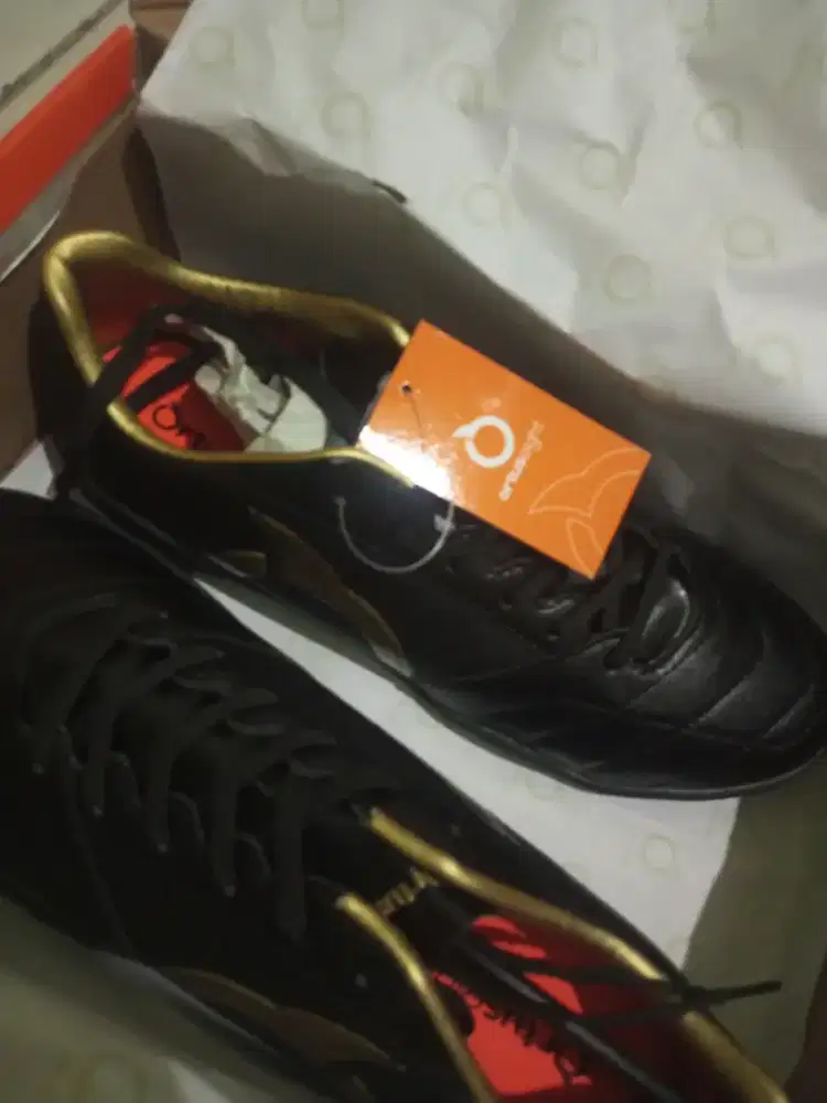 Sepatu Futsal OrtusEight