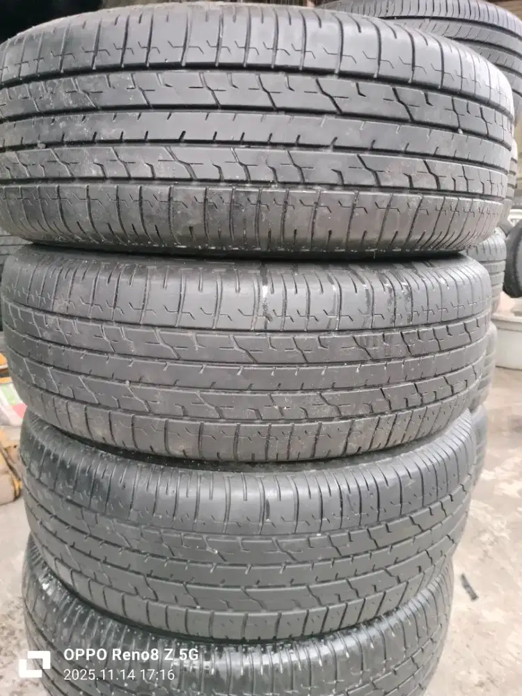 Jual ban copotan mrek Bridgestone b390 ukuran 205 65 R15 kond 85% 4pcs