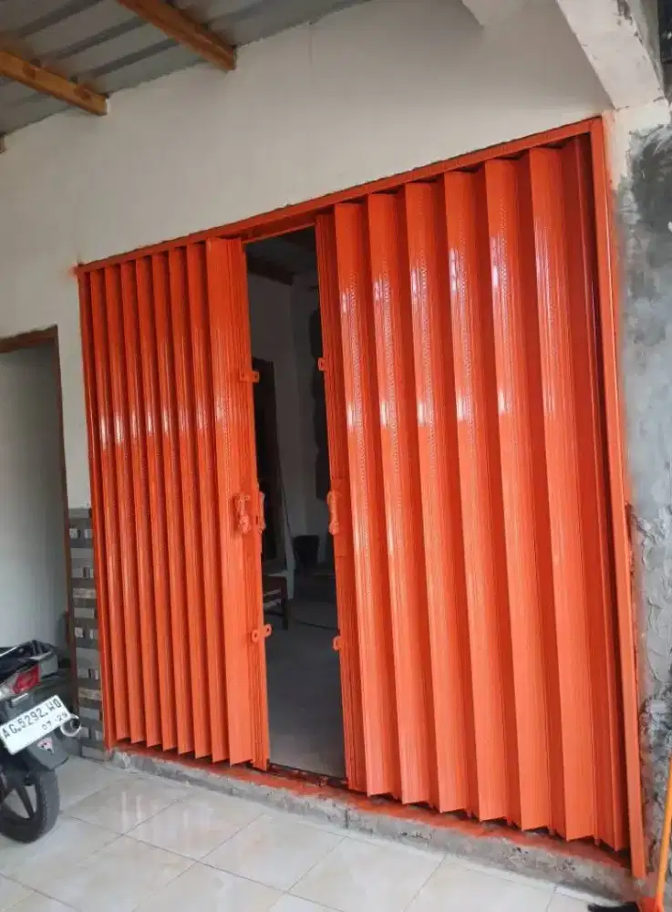 Pintu folding gate rolling door