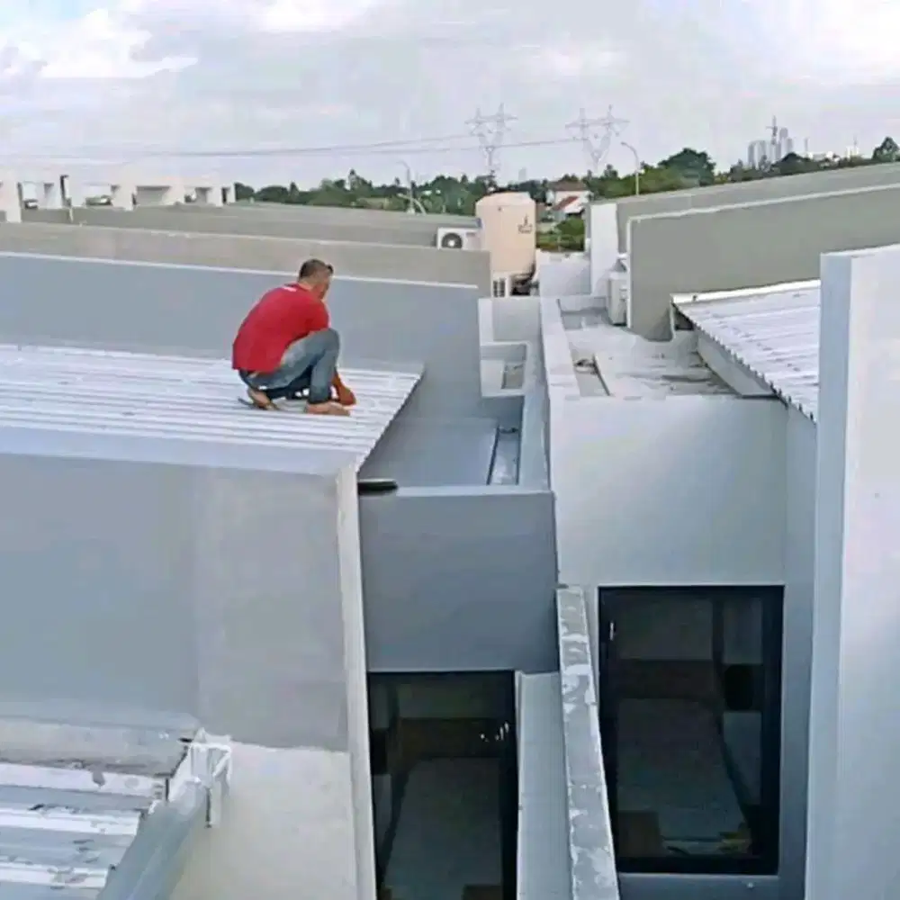 Jasa cat genteng metal pasir atau spandek