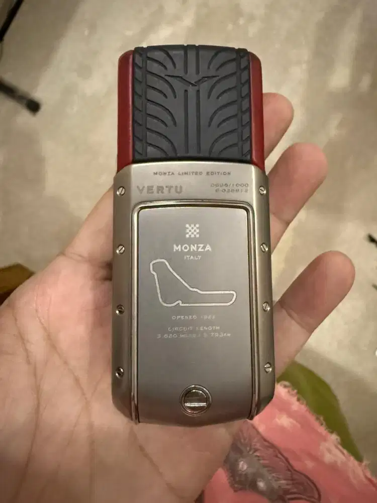 Vertu Signature S - Monza Limited Edition