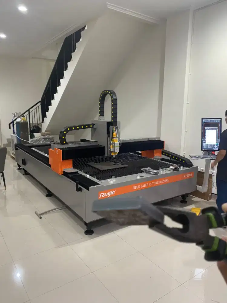 Mesin Laser Fiber Cutting Metal Ruijie 1500w