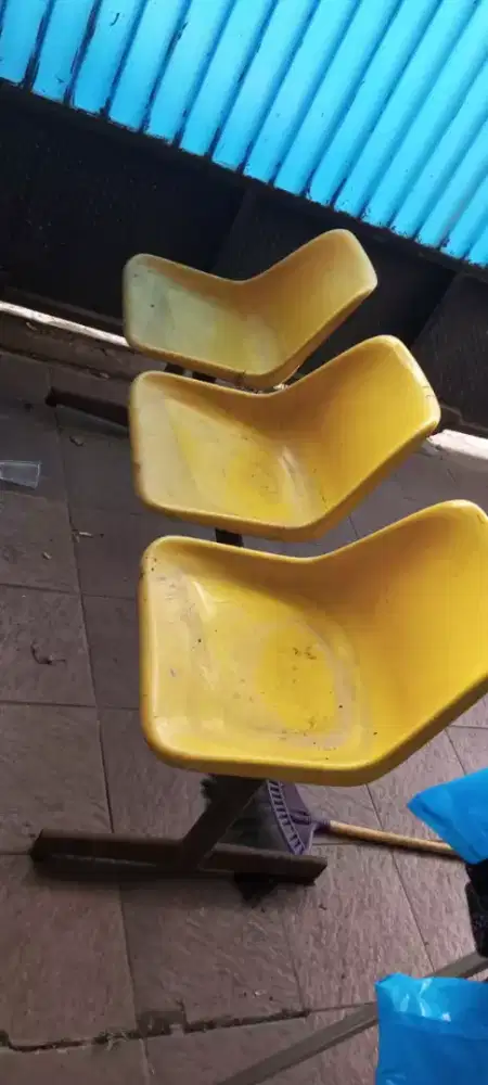 Kursi tunggu 3 susun