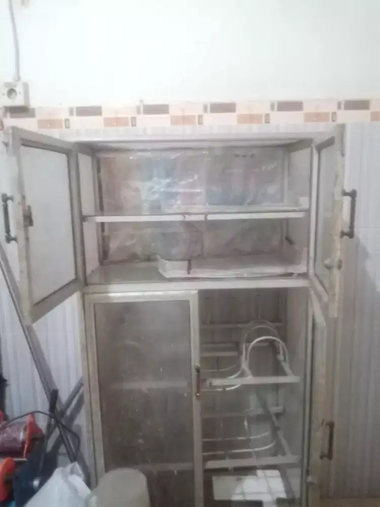 Jual furnitur, sepaket lemari 3 pintu, meja rias dan lemari kaca