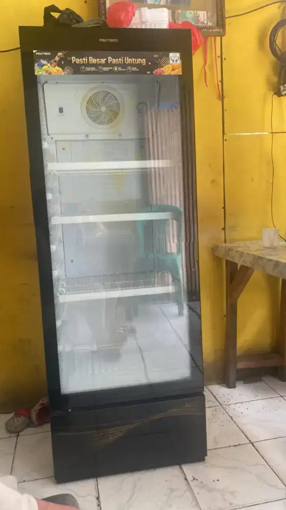 KULKAS/SHOWCASE POLYTRON GRESS