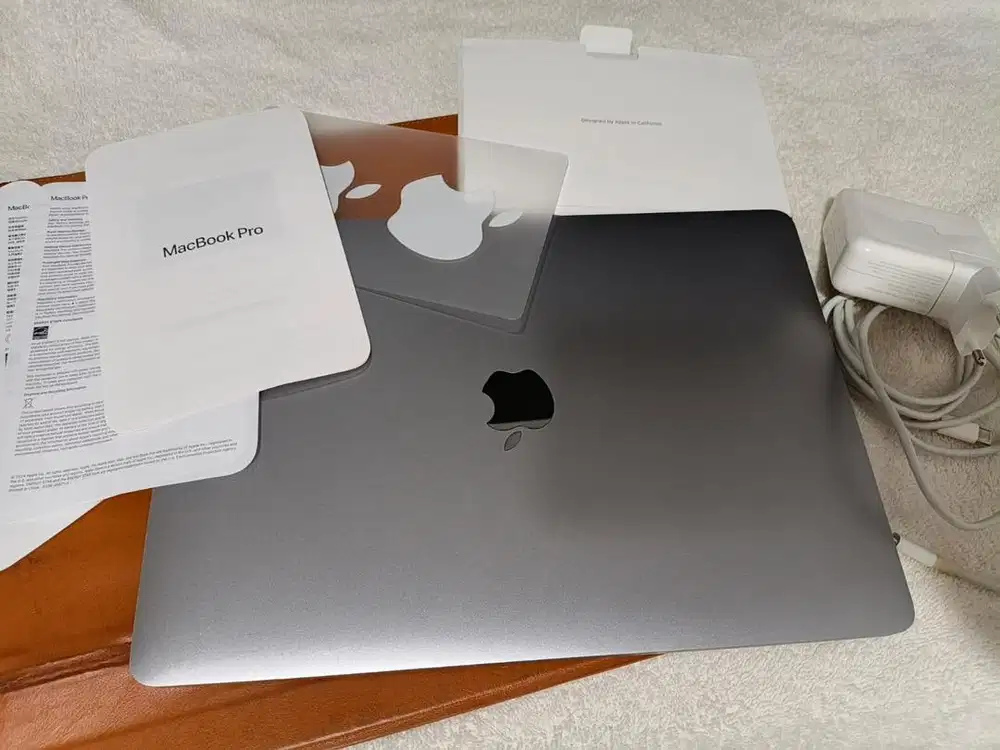 Macbook PRO M1 8gb 256gb 13 inch retina touchbar 2020