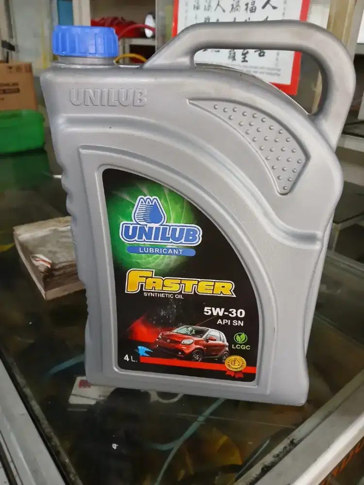 Oli mobil galon 4 liter sae 5w 30