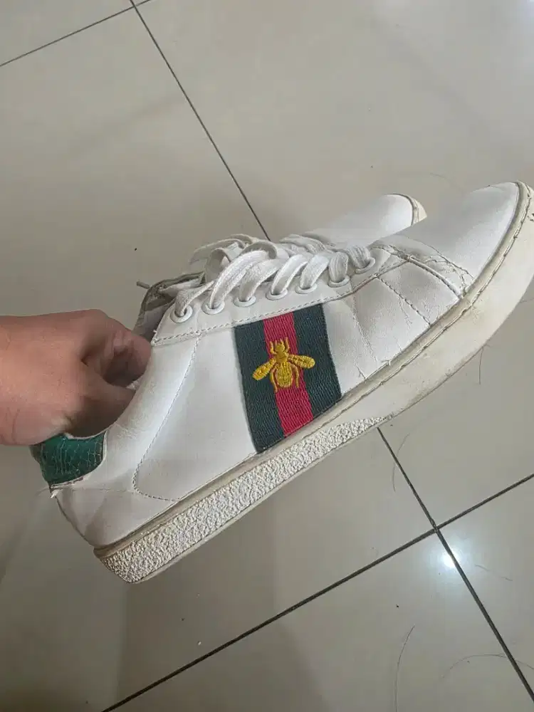 Sepatu Merk GUCCI tawon