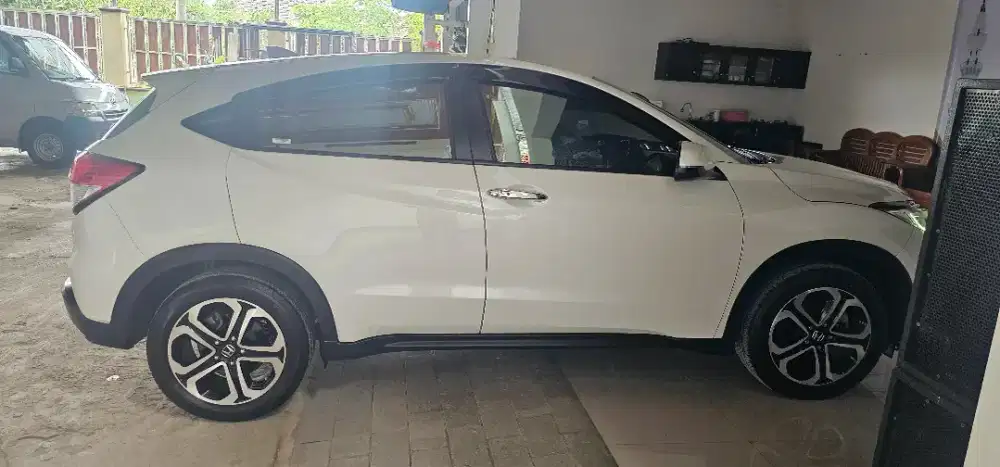 JUAL HR-V SPECIAL EDITION 2021 WARNA PUTIH