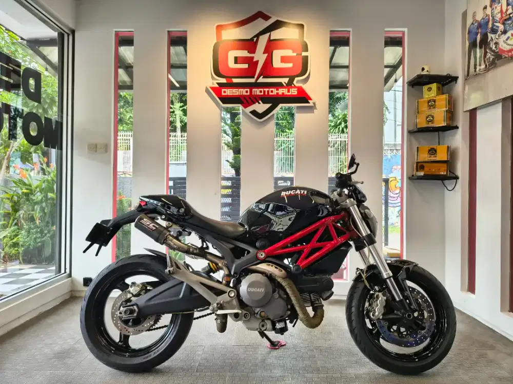 Ducati Monster 696