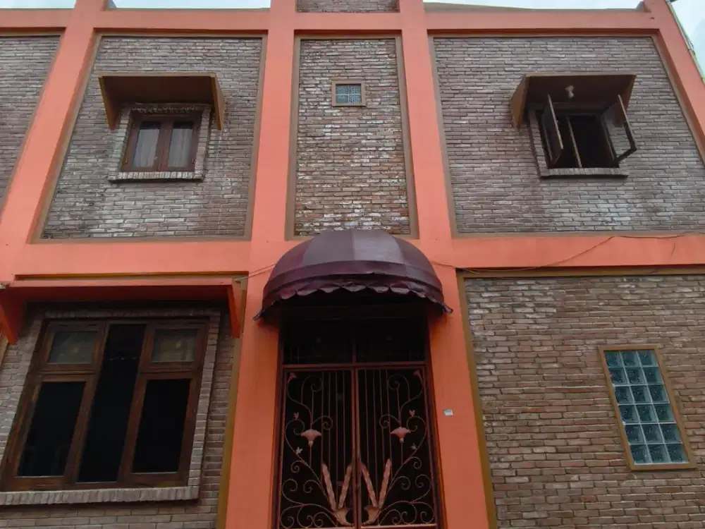 Dijual Cepat Kost Exclusive Murah Di Belakang RS JIH, Luas Tanah 200-an