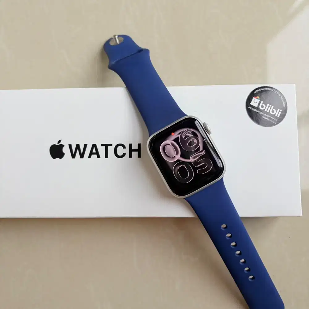 Apple Watch SE 40mm GEN 2 Silver Resmi Blibli Asuransi 1 Tahun