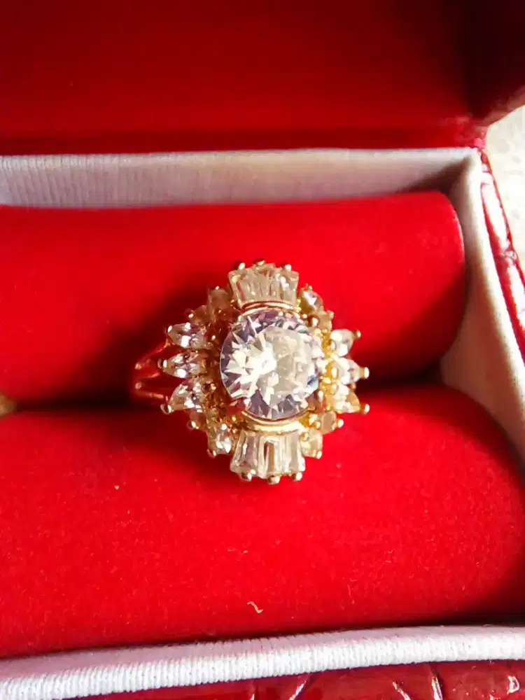 Cincin cantik the Queen