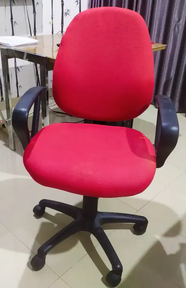 Jual kursi kantor kondisi baik, hidrolik dan tilt aman