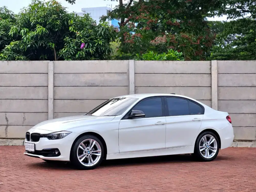 Super LOW ODO BMW 320i Sport shadow 2020